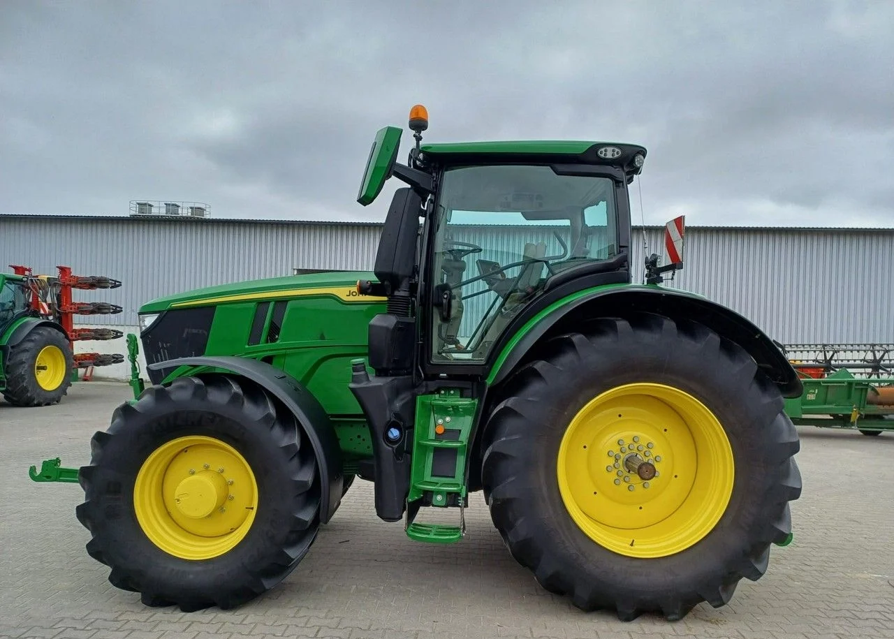 John Deere 6R250