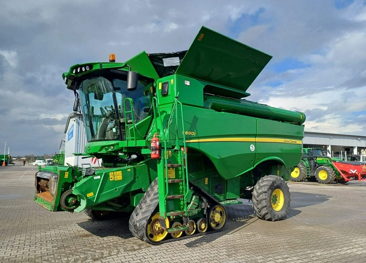 John Deere S680i