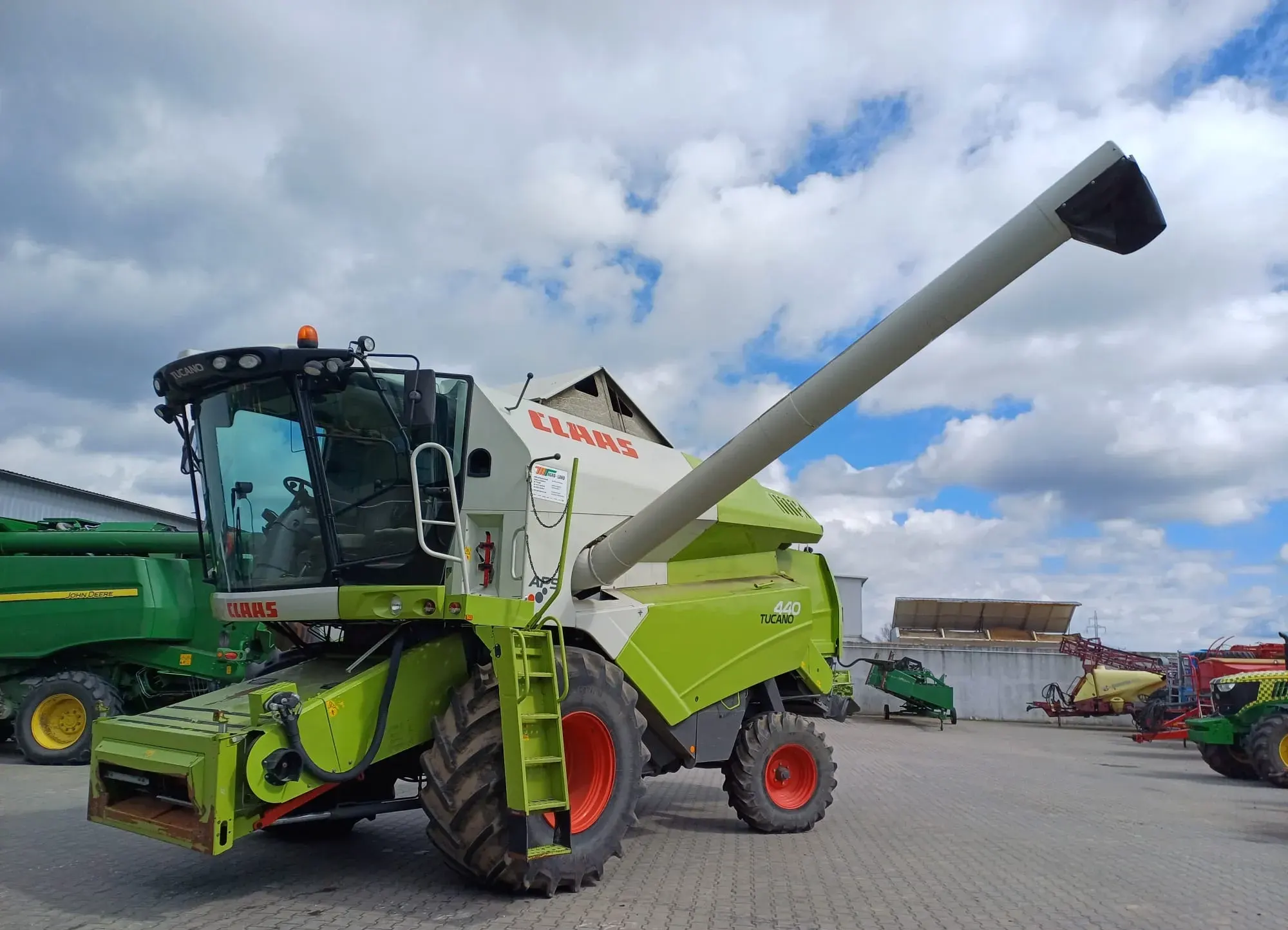 Claas Tucano 440