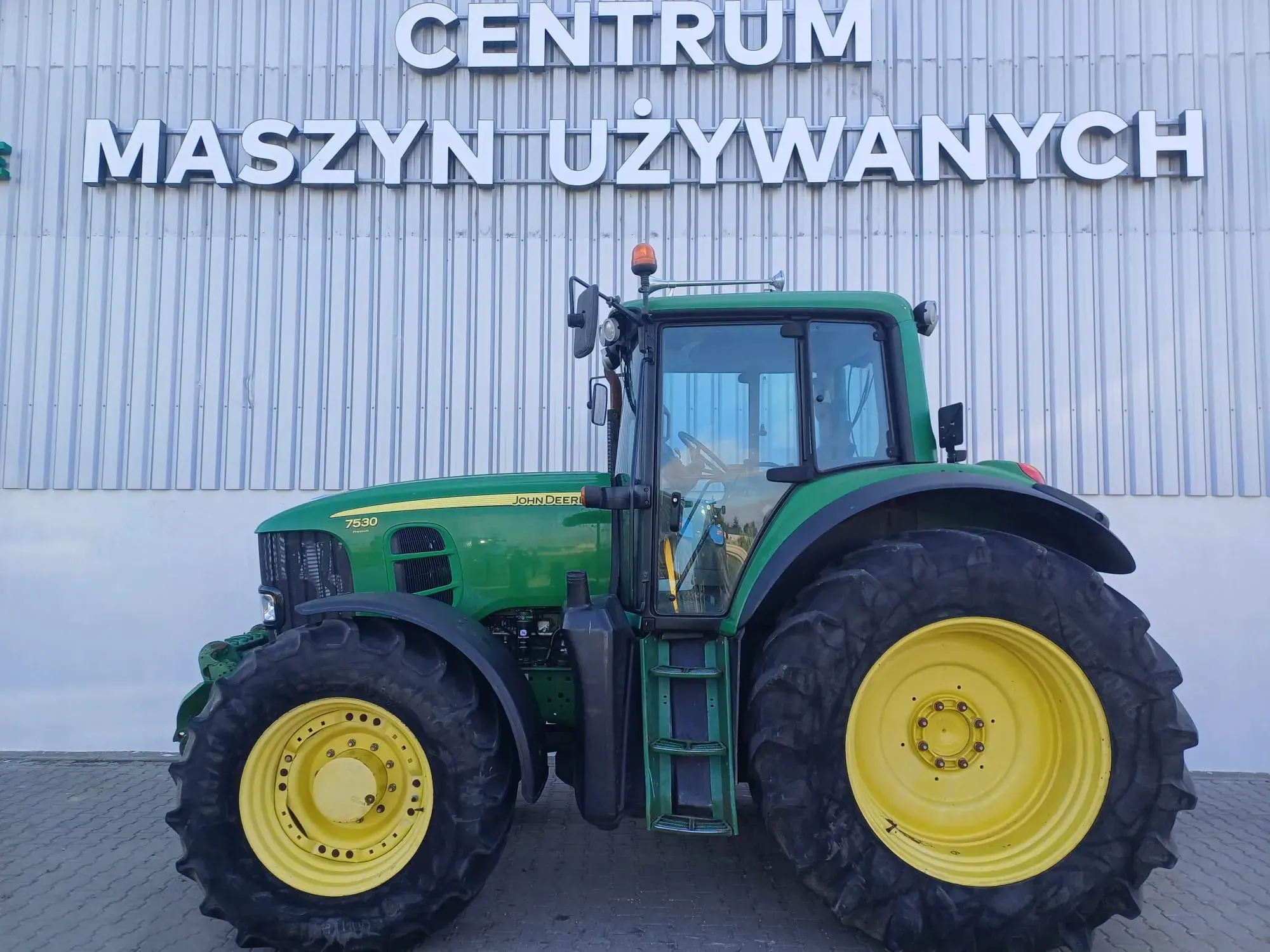 John Deere 7530