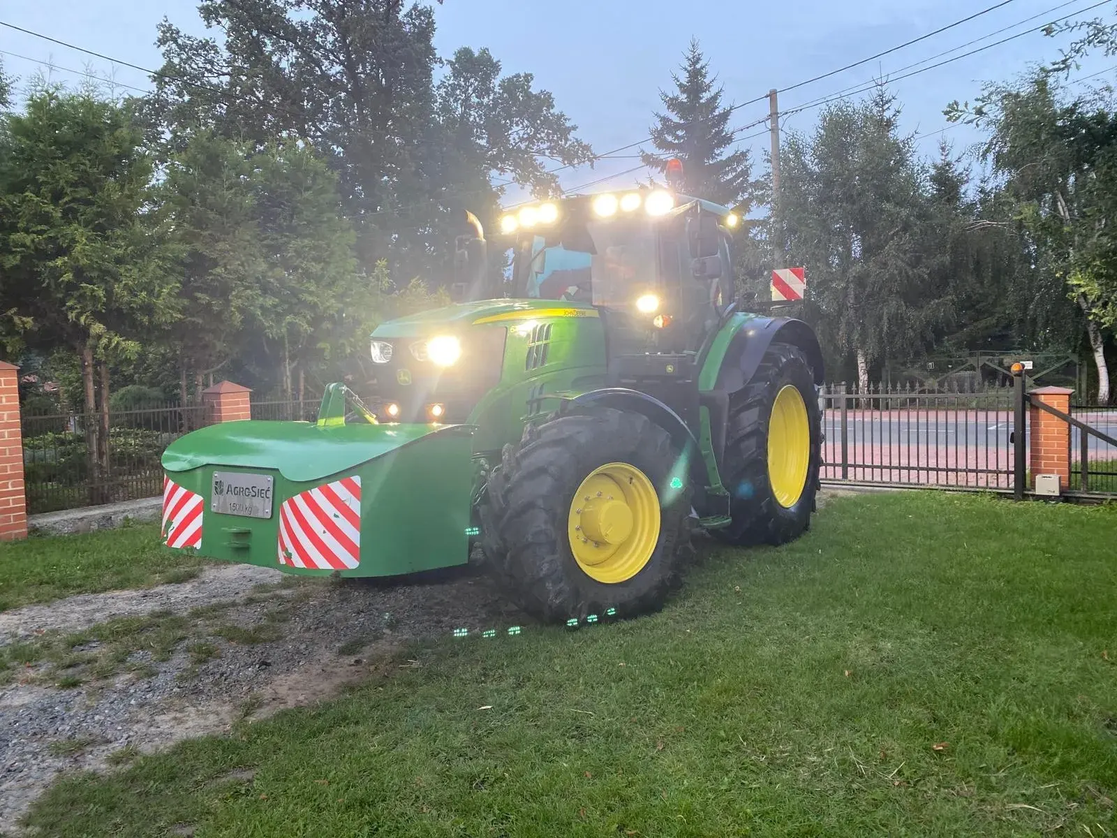 John Deere 6215R