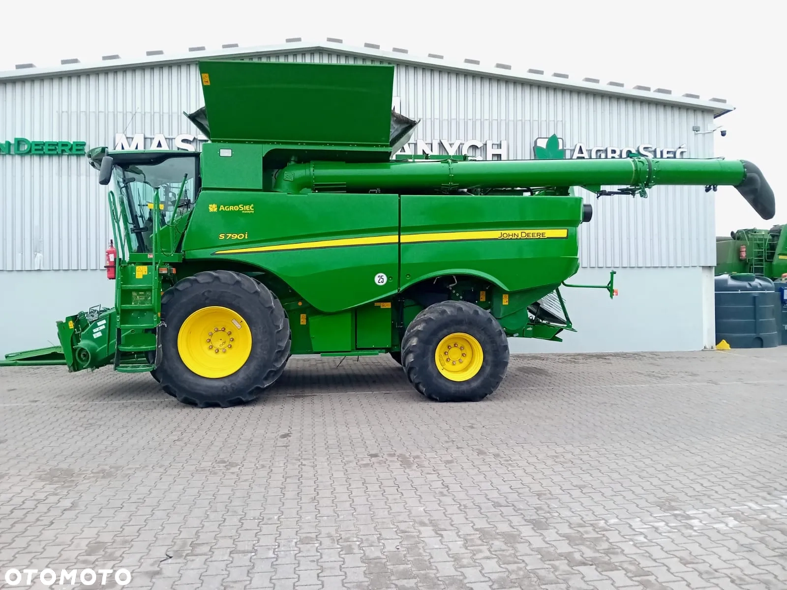 John Deere S790