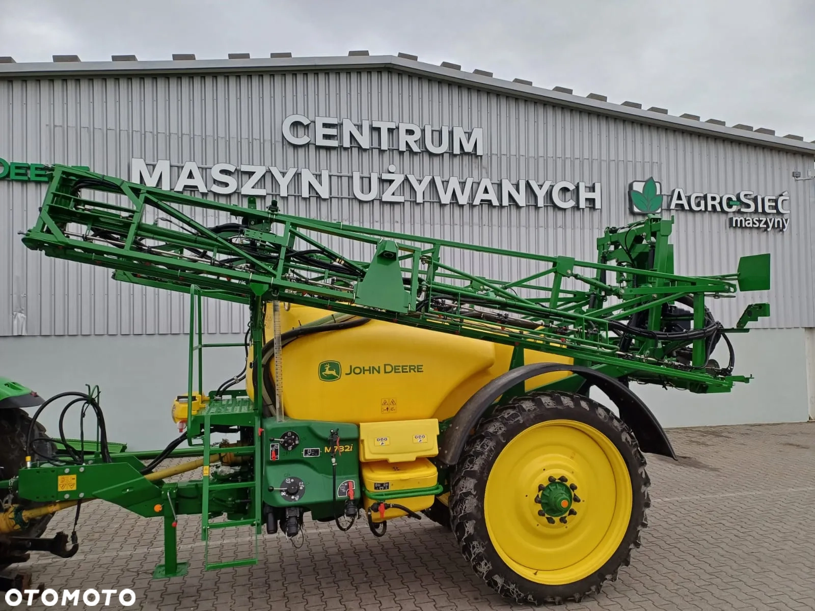 John Deere M732i