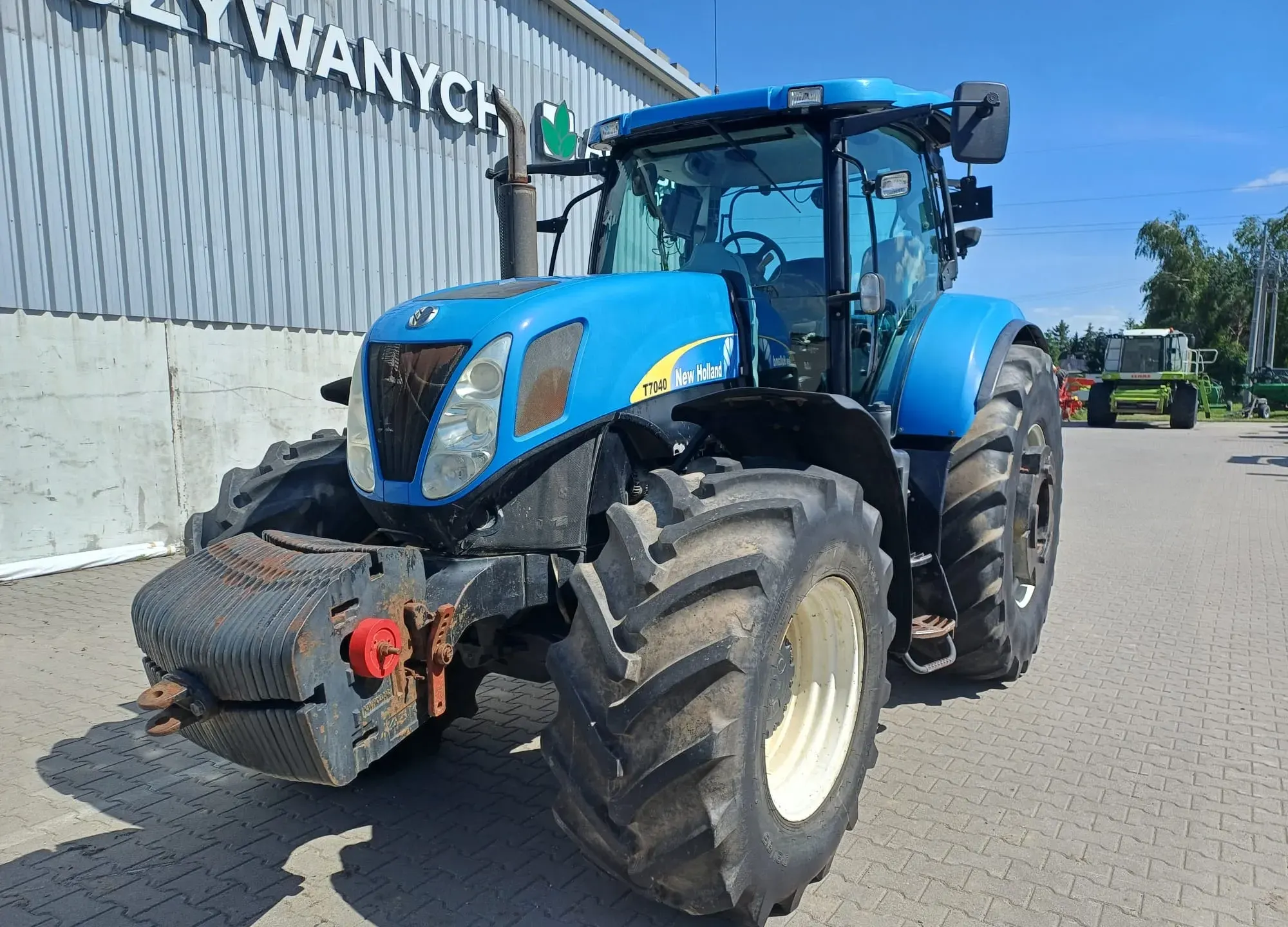 New Holland T7040