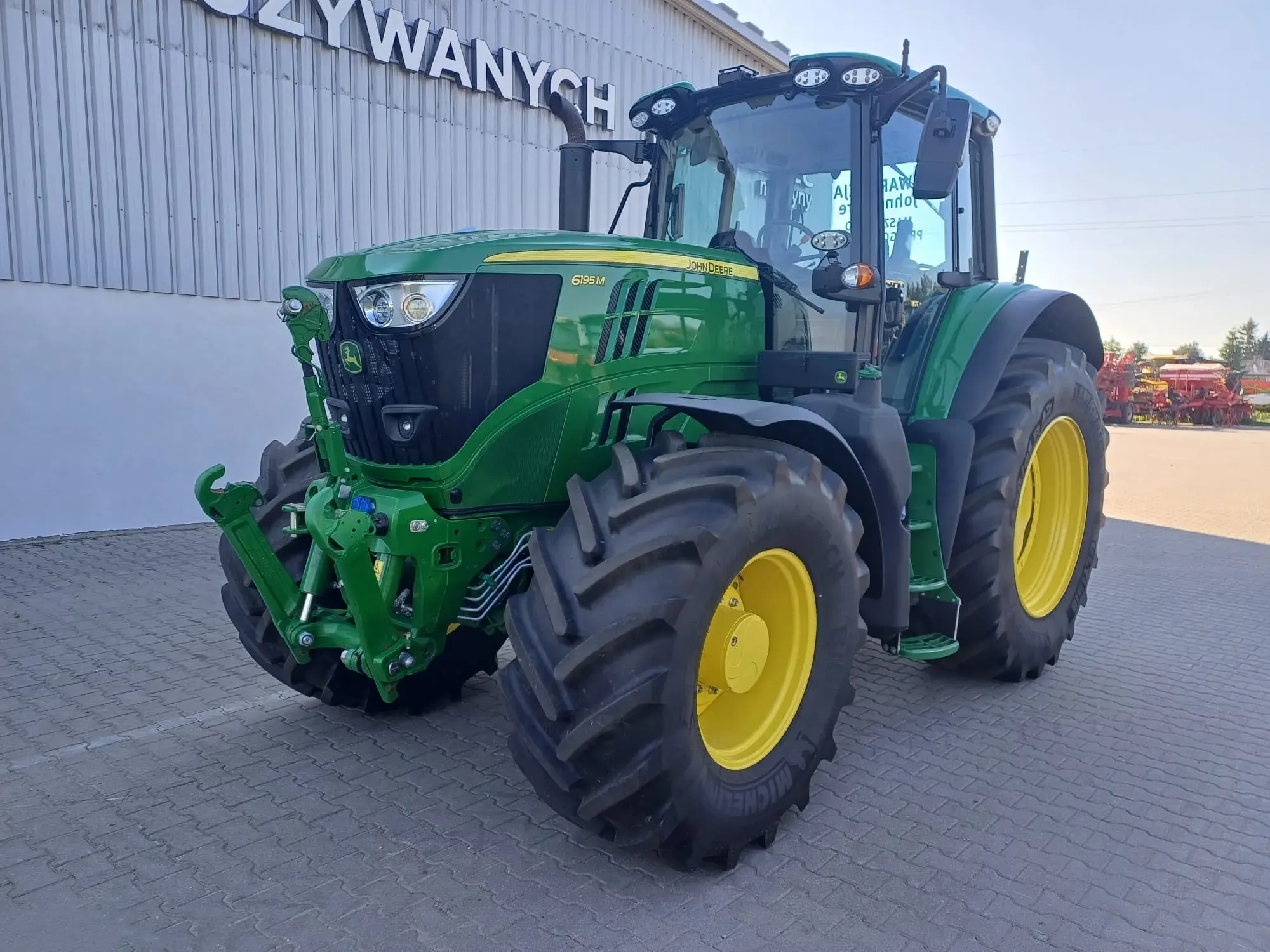 John Deere 6195M