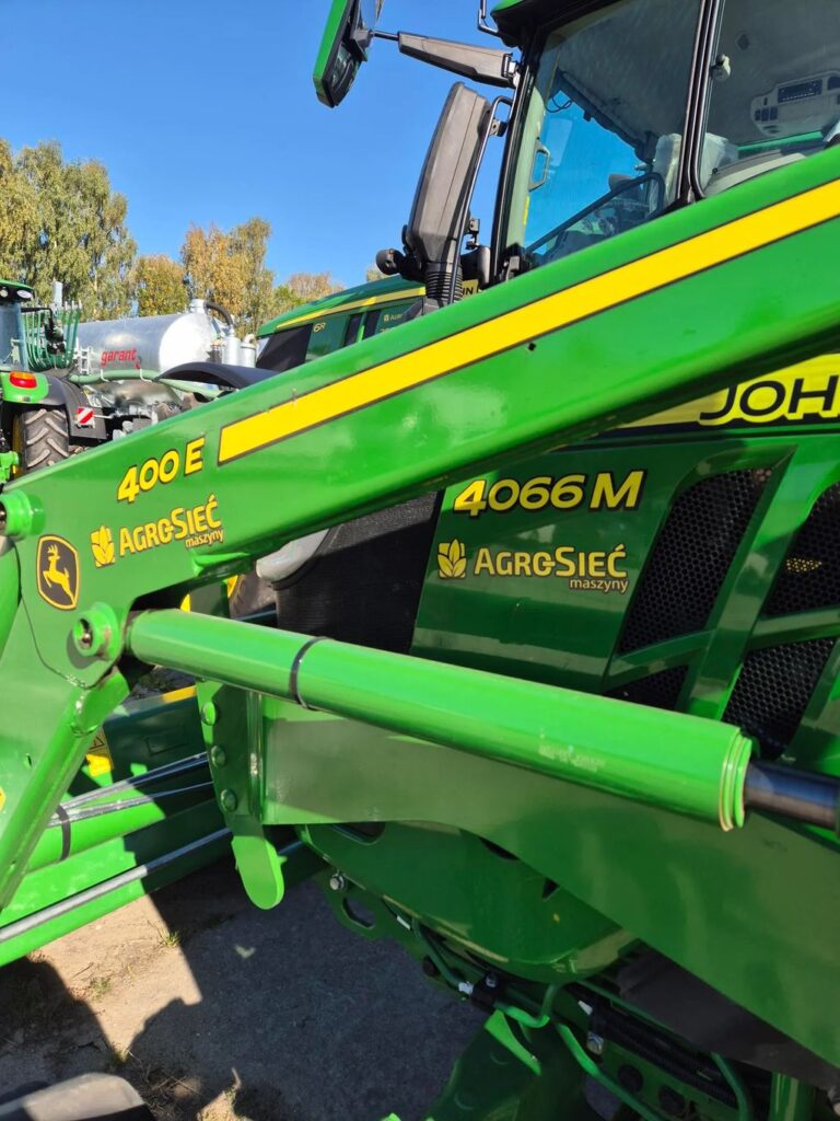 Ciągnik kompaktowy John Deere 4066M – 2023 rok!