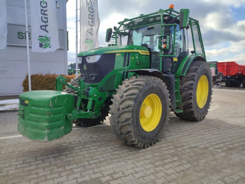 Ciągnik rolniczy John Deere 6R250, Zabudowa leśna !