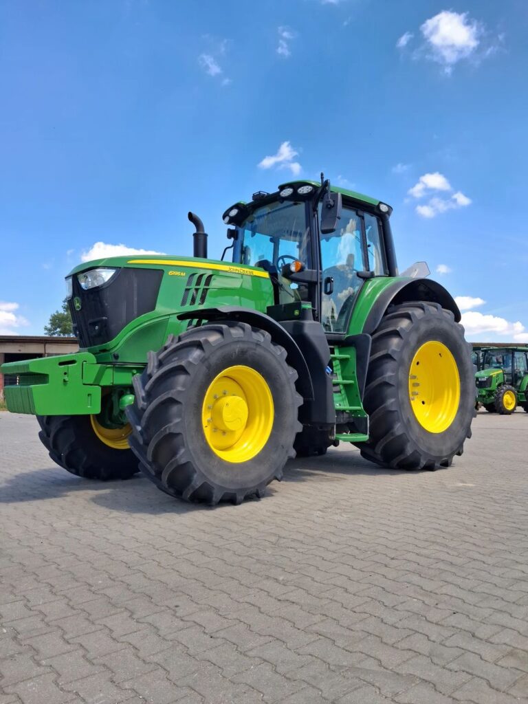 John Deere 6195M