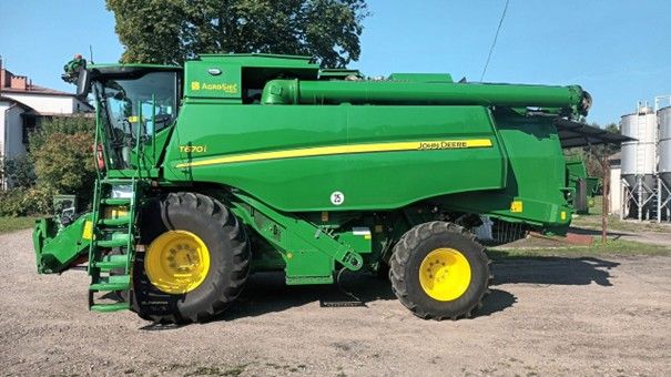 John Deere T670i