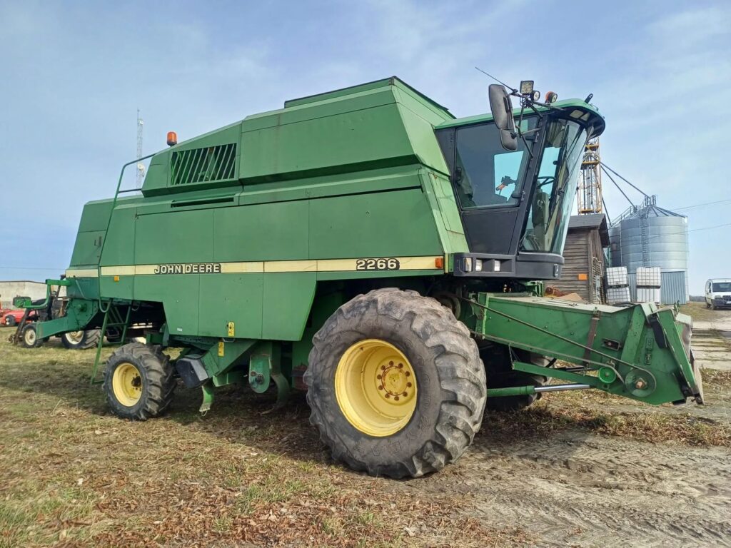Kombajn John Deere 2266
