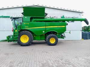 Kombajn zbożowy John Deere S790 z hederem 630X
