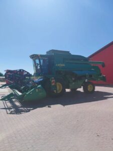 Kombajn zbożowy John Deere W440 2018 rok