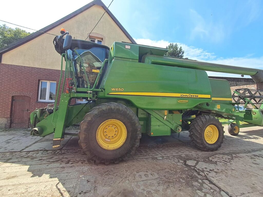 Kombajn zbożowy John Deere W650 Krajowy