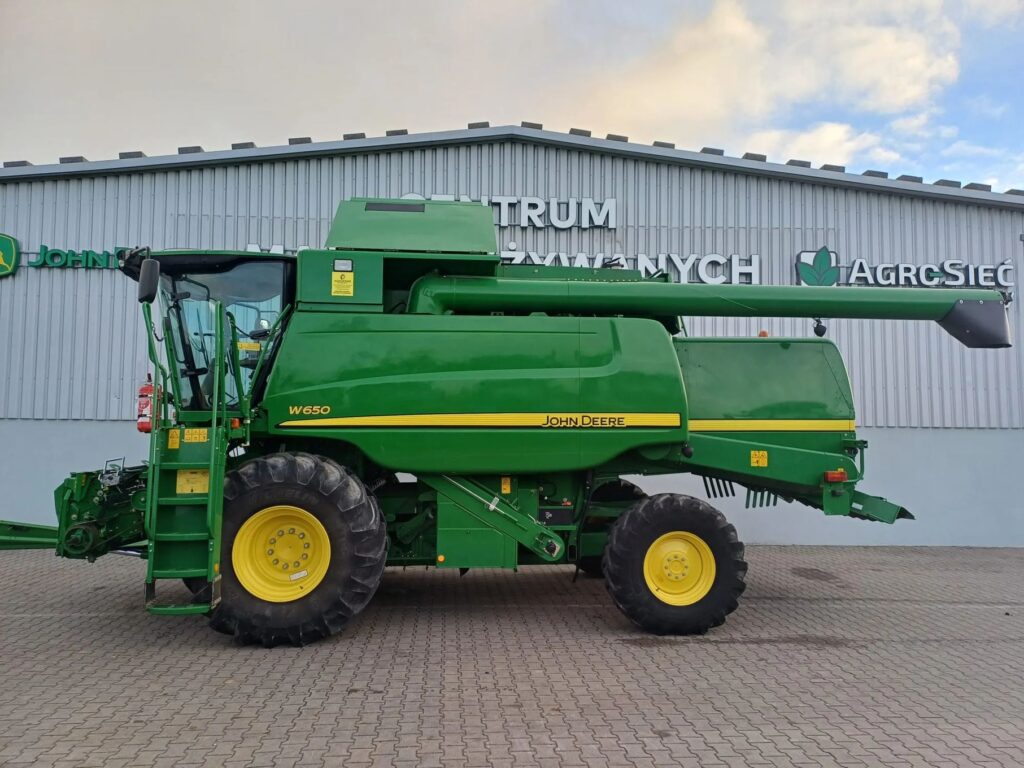Kombajn zbożowy John Deere W650 z hederem 620R