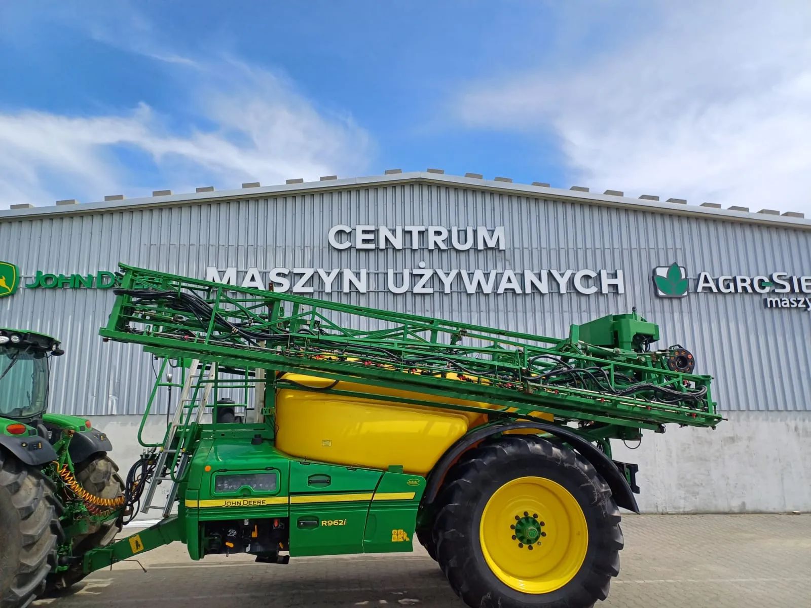Opryskiwacz ciągany John Deere R962i