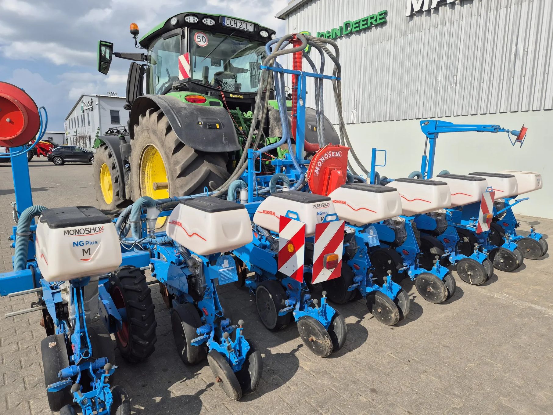 Siewnik punktowy Monosem NH Plus 8 ze zbiornikiem