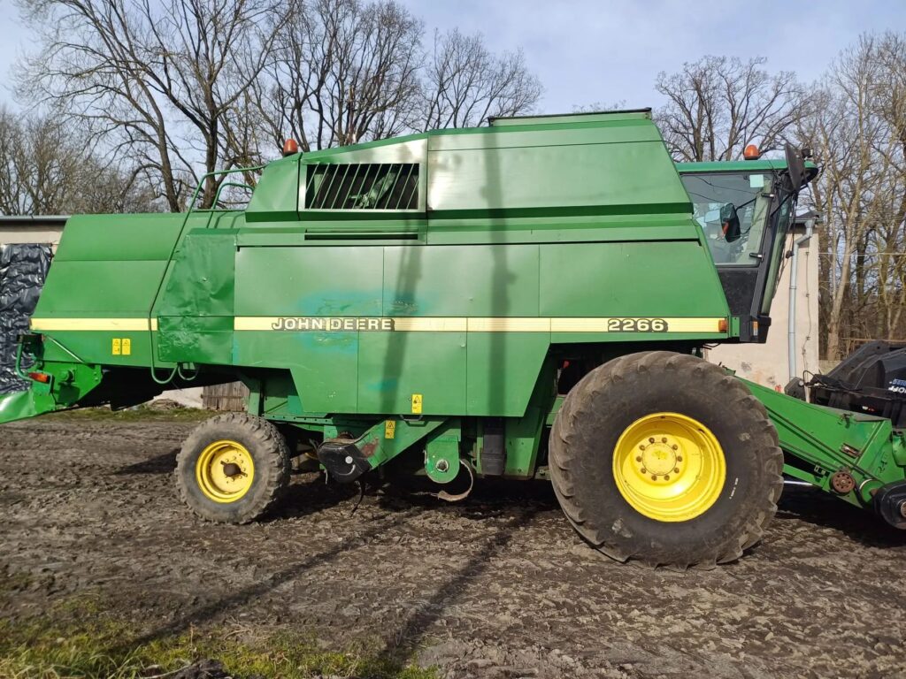 Kombajn John Deere 2266